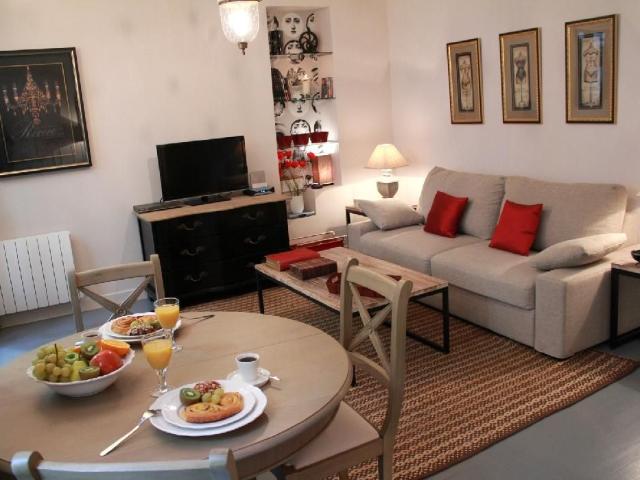 Rental Furnished apartment 1 bedroom 50m² Arts et Metiers Beaubourg, Paris Amsterdam Apartments for Rent