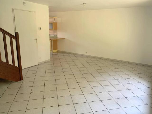 Rental House Neuville en Ferrain