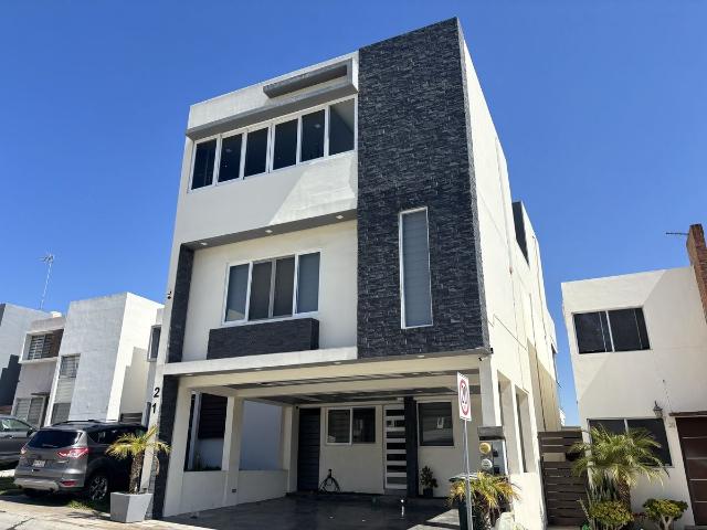 RENT | SPACIOUS 3 BEDROOM HOUSE IN BONATERRA
