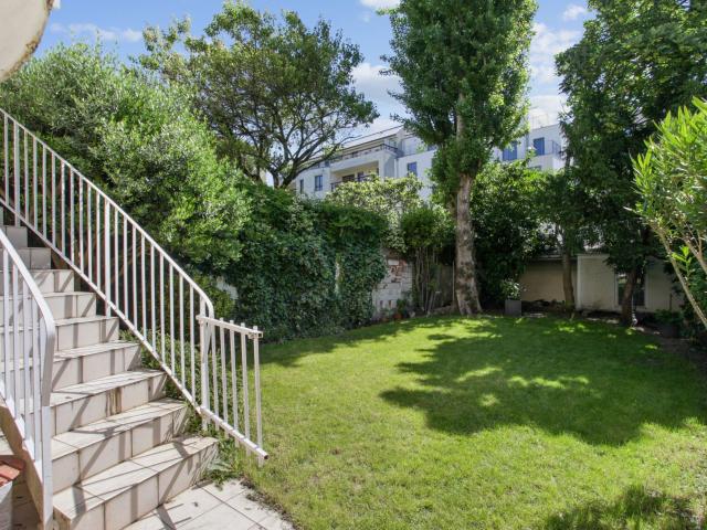 Rental Luxury house Suresnes 6 Rooms 192 m²