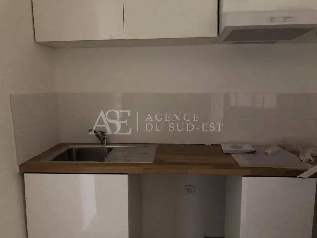 Rental studio Aix en Provence, 1 room, 31.2 m², €606 / Month Fees included