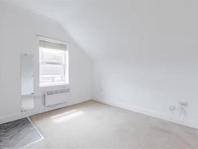 Cheap Studio flat for rent in Cambridge Road, Eastbourne, BN22