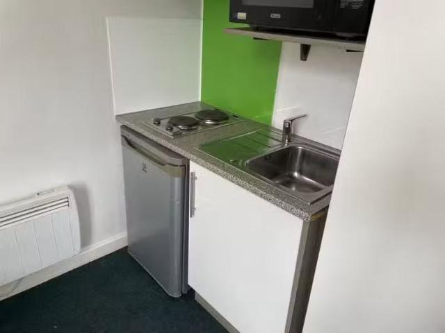 Cheap Studio flat for rent in Bridge Road, Birmingham, B8