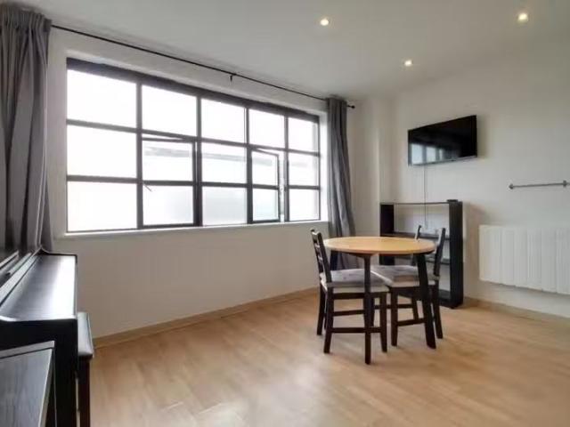 Unique Studio flat for rent in St Pauls Place, St. Pauls Squar.