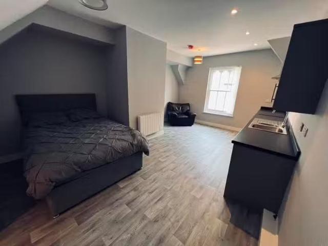Deal! Studio flat for rent in Worcester Road, Bromsgrove, Worc.