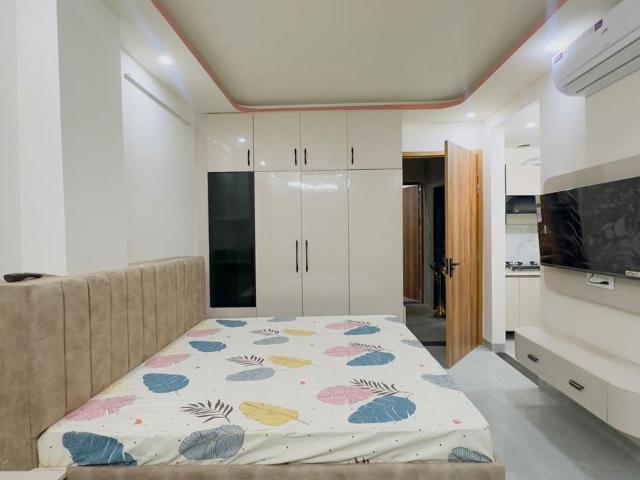Rental | Studio 400 Sq.Ft. Apartment in Unitech Greenwood City Apartment