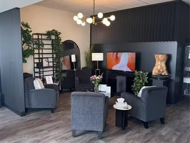 For Rent! Retail for lease in Parksville, 2 220 Island W Hwy.