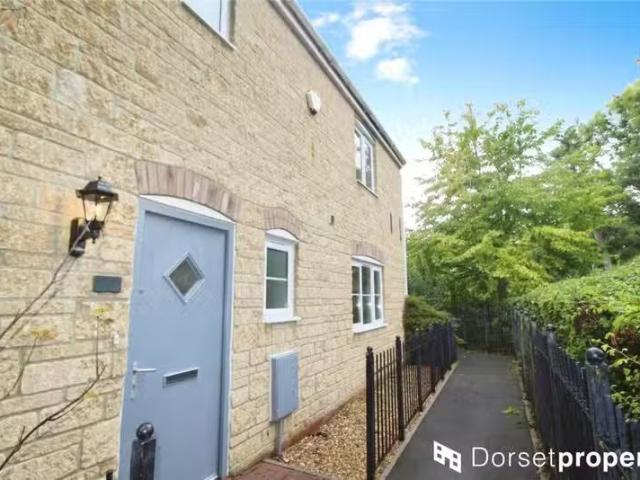 Rental! Terraced house for rent in Gunville Gardens, Milborne.