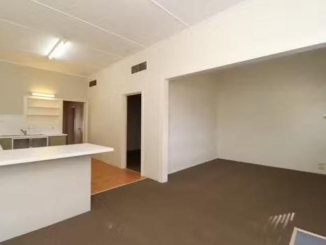Charming UNIT 1/9 Jane Street, Mornington, QLD 4825