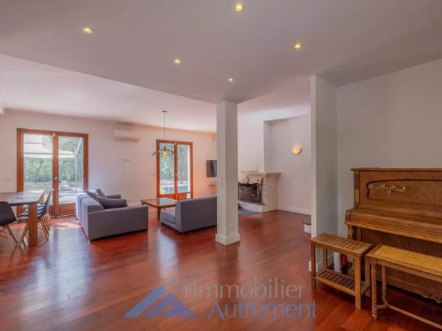 Rental villa Aix en Provence, 5 rooms, 240 m², €3,400 / Month