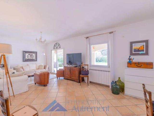 Rental villa Aix en Provence, 7 rooms, 5 bedrooms, 142 m², €2,950 / Month