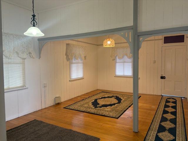 Rented by Cathy Snip Family RealtyHigh Set Timber Home! Prime Location On 1,720 m²