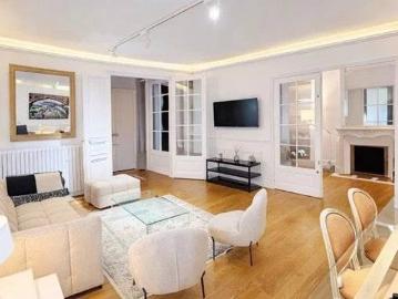 RENTED EXCEPTIONAL LOCATION BRIGHT