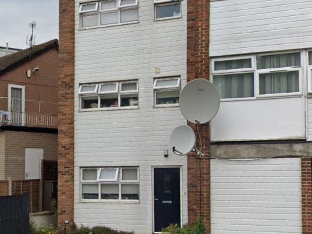 RENTERS AVENUE, HENDON, NW4 3RD 5 bed semi detached house to rent £3,750 pcm £865 pw