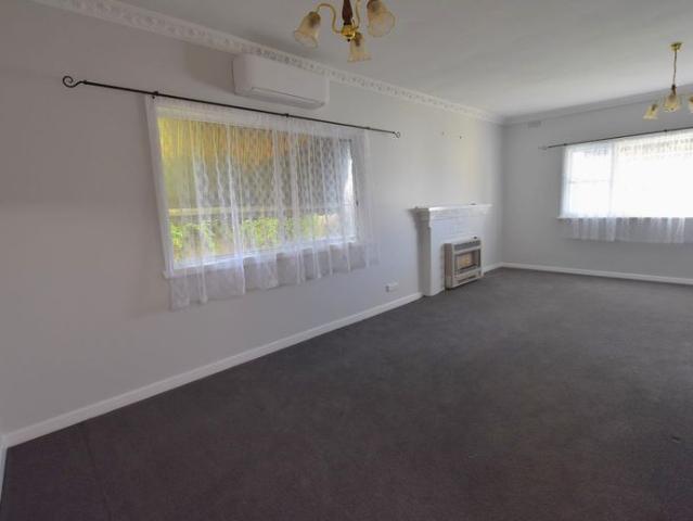 Quiet 3 Bedroom Home with Double Garage and Rear Access