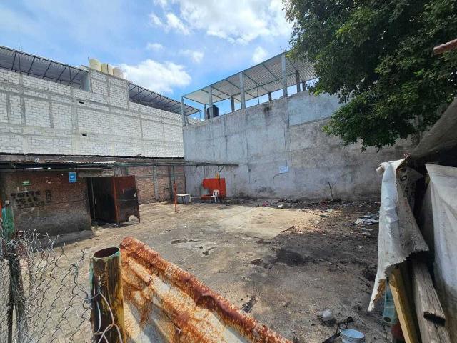 Rento terreno en esquina a 3 cuadras de la av. Central