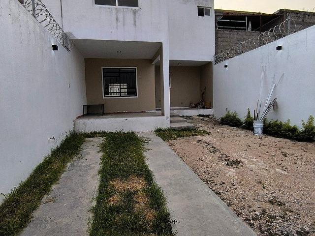 Rento amplia casa nueva cerca de la 24 de junio, Tuxtla Gutiérrez