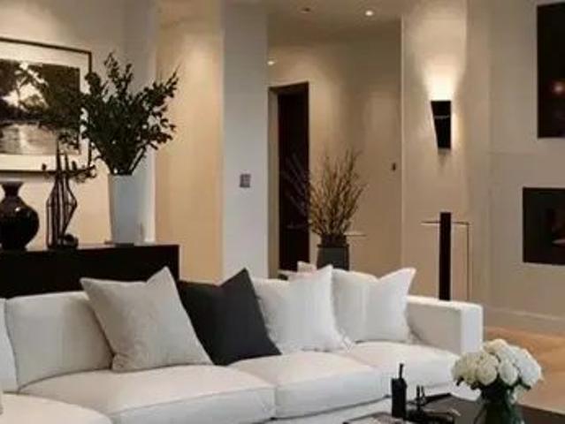 Rento Bonita Casa Con Espacio Amplios Cuenta Con Sala, Comedor, Cocina Equipada, Área De Lavado, Cuarto De Servicio Con Baño, 3 Recámaras Cada Una Con Baño, Principal Con Vestidor
