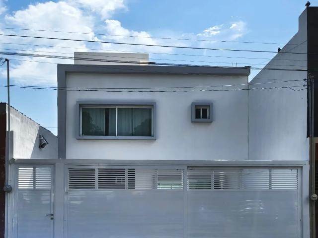RENTO BONITA CASA NUEVA EN BOCA DEL RIO CERCA DEL MAR, CON ALBERCA