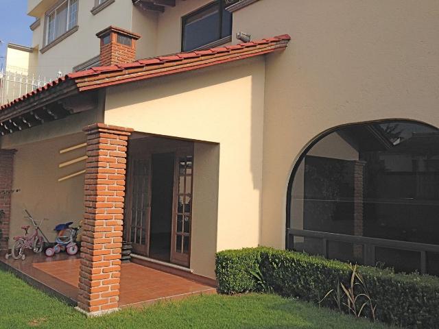 RENTO CASA CON DOBLE VIGILANCIA Y JARDIN EN PARQUES DE LA HERRADURA