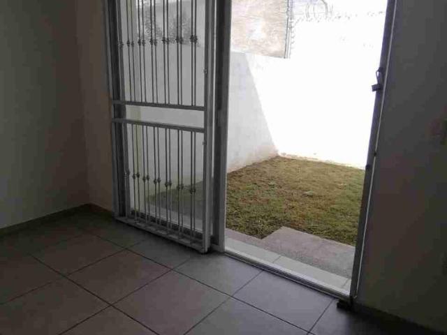 RENTO CASA EN ANTURIOS RESIDENCIAL CERCA DE PUNTO VERDE Y BOULEVARD ADOLFO LOPEZ