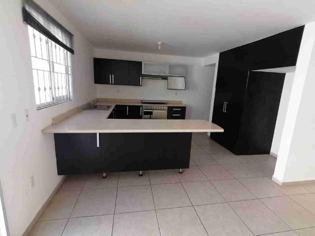 RENTO CASA EN ANTURIOS RESIDENCIAL CERCA DE PUNTO VERDE Y BOULEVARD ADOLFO LOPEZ