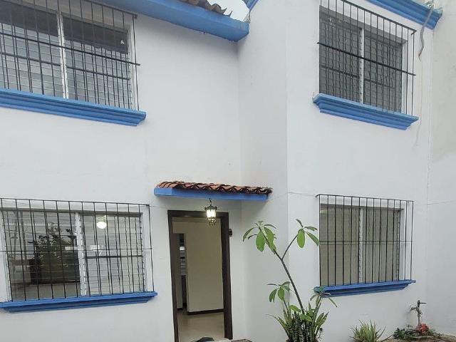 RENTO CASA EN HERRADURA CERCA DE WALLMART CAMPESTRE