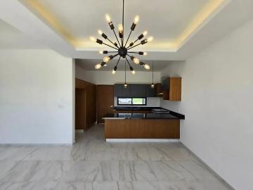 Casa en alquiler en Mazapil - Jardín, Estacionamiento