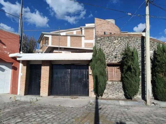 Rento casa lomas residencial Pachuca von jardin