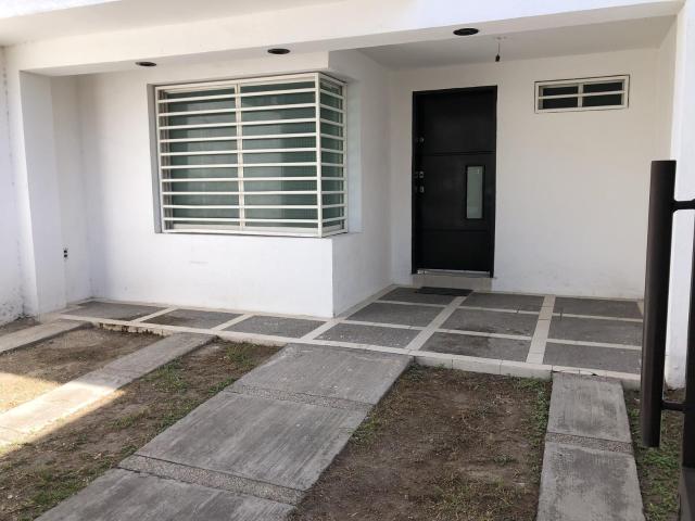 RENTO casa sobre BLVD. ANOTNIO MADRAZO en REAL LOS MURALES