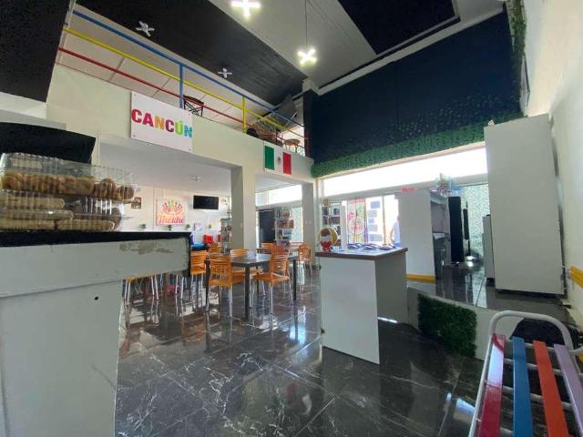 Rento centrico local comercial en plaza Las Palmas de 130m2 Planta baja de 2 Niveles