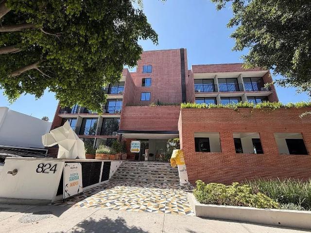 RENTO DEPARTAMENTO AMUEBLADO EN LA MODERNA