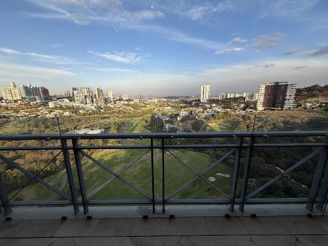 Rento departamento en bosque real con amplia terraza con vista al campo de golf