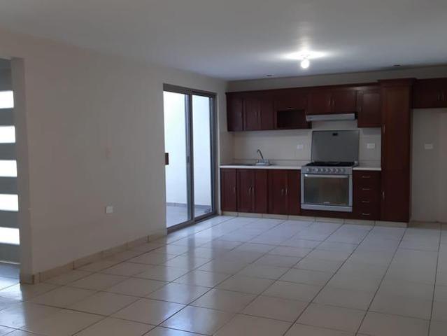 RENTO Departamento Planta Alta en Col Jardín en Saltillo