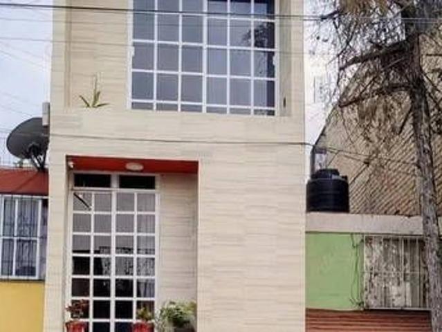 Rento Hermosa Casa De 4 Niveles Con Finos Acabados, 5 Recamaras, 3 Baños Completos, La Principal Con Tina, 3 Medios Baños, Sala De Juegos, Sala De Tv, Gimnasio, Roof Garden Con Dom