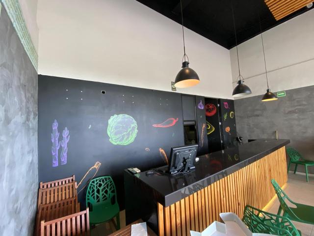 Rento Local Comercial en Planta Alta Master Plaza, Av. Huayacan de 71m2 con terraza techada