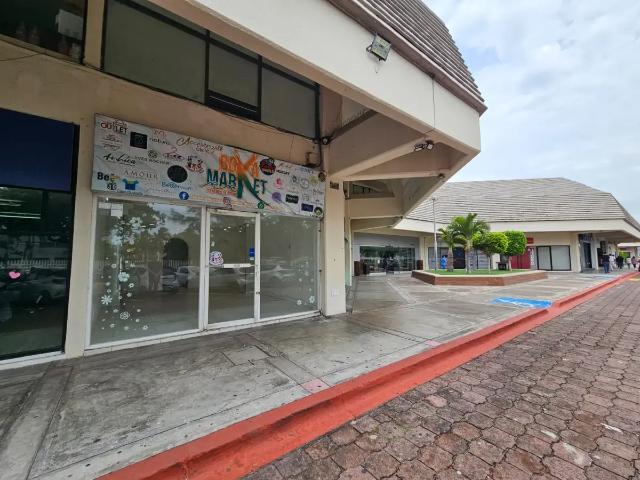Rento Local Comercial en Plaza Mocambo en Boca del Río SOLO CON FIADOR