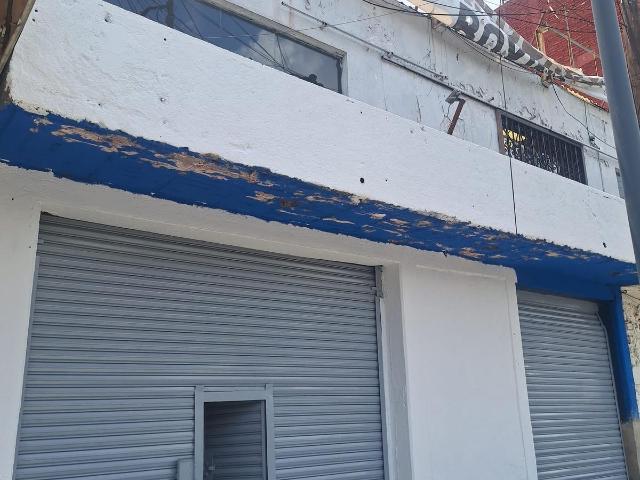 RENTO LOCAL CON 2 CORTINAS