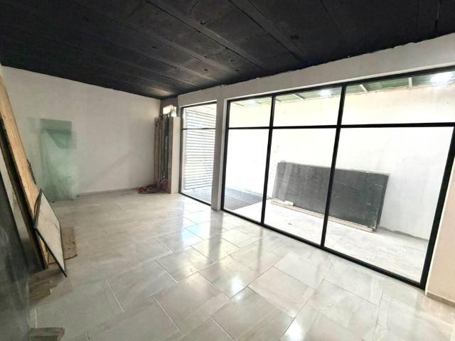 Rento local oficina en Privada Valle Real Av Huayacan de 45m2