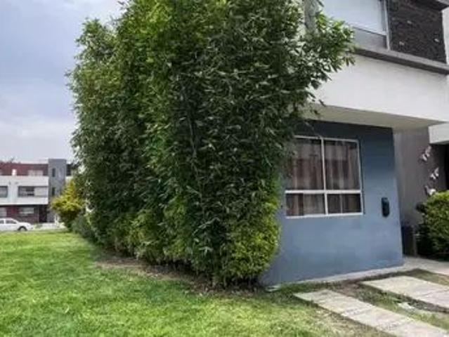 Rento Preciosa Casa En Fraccionamiento Villas Xaltipa I En Esquina, Junto A Jardín Comunal, Cuenta Con Acabados De Lujo, Tres Niveles, Tres Recámaras Con Closet, Alcoba, 4 Baños 3