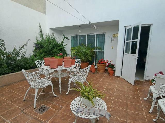 RENA CASA EN RESIDENCIAL DEL MORAL 1
