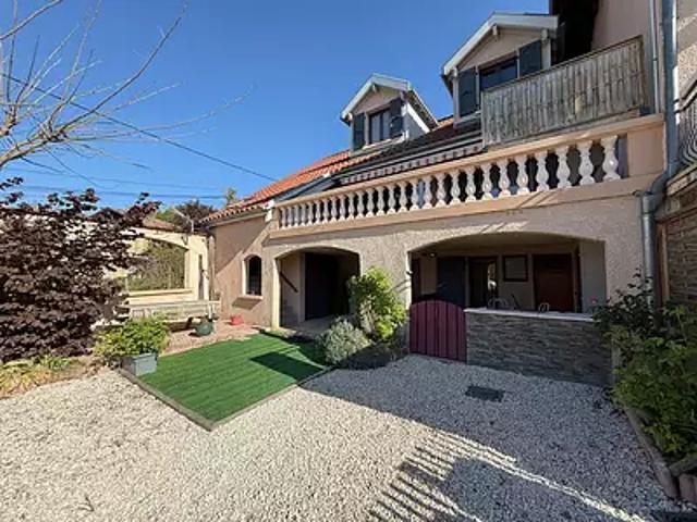 Renage 38140 Achat / Vente maison 7 pièces t7 au dernier étage parking