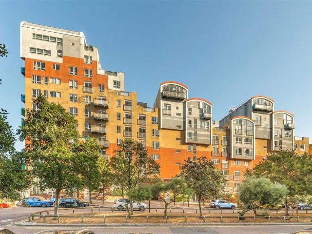 Renaissance Walk, Greenwich SE10, 2 bed flat to rent, £2,450 pcm | PrimeLocation
