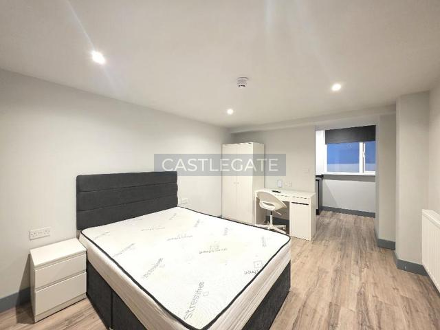 Renaissance Works, New Street. Studio to rent £650 pcm £150 pw