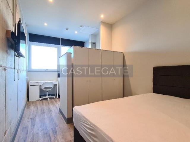 Renaissance Works, New Street. Studio to rent £625 pcm £144 pw