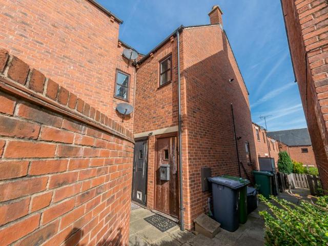 Renaissance Court, LEEDS, LS27 7GL 2 bed flat to rent £875 pcm £202 pw