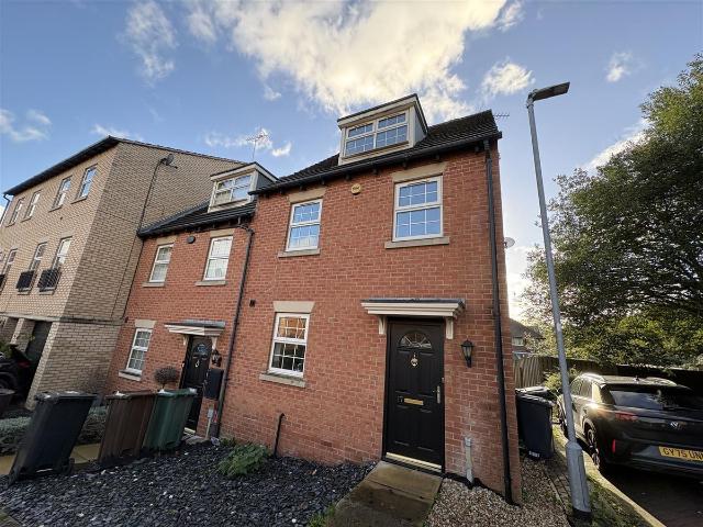 Renaissance Drive, Churwell, Morley LS27, 3 bed town house to rent, £1,350 pcm | PrimeLocation