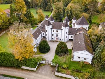 RENAISSANCETRAUM IM SALZKAMMERGUT Wohnschloss mit Charme und Historie
