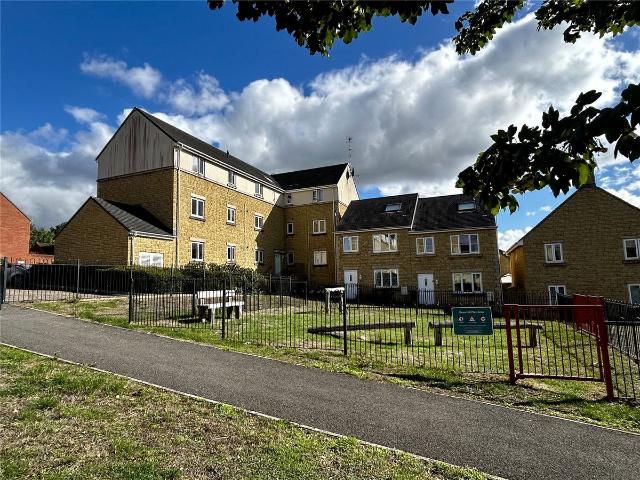 Renard Rise, Stonehouse, Gloucestershire GL10, 2 bed flat to rent, £975 pcm | PrimeLocation