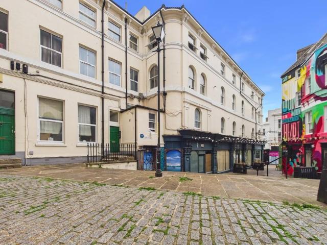 Rendezvous Street, Folketone 2 bed apartment to rent £925 pcm £213 pw